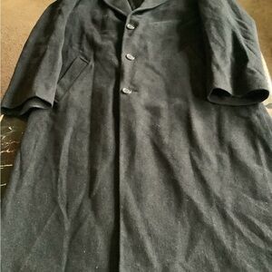 Chereskin black cashmere men’s over coat size 40 made in Macedonia Italy woven